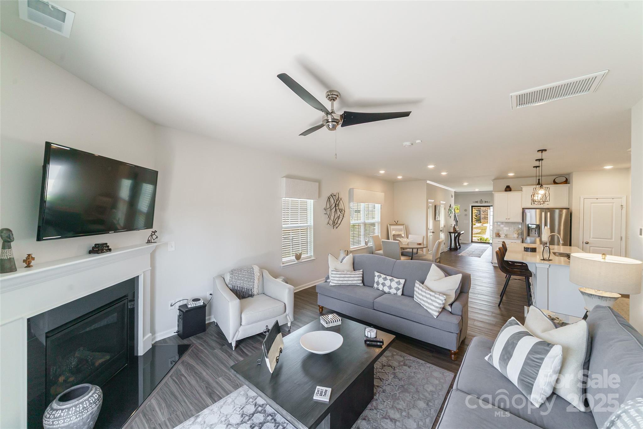 Charlotte, North Carolina 28278, United States, 4 Bedrooms Bedrooms, ,3 BathroomsBathrooms,Residential,Under Contract,112278