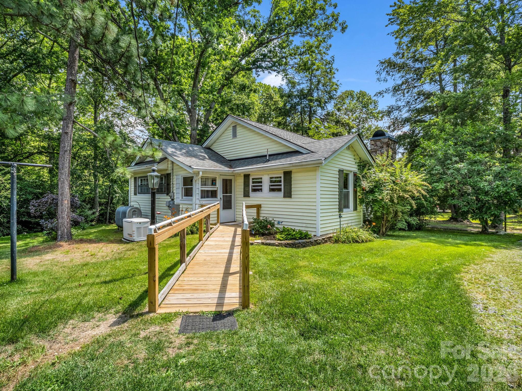 813 Montreat Road