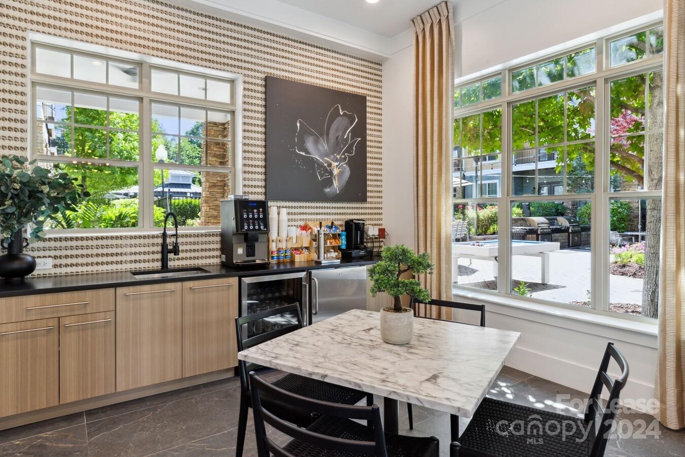 Asheville, North Carolina 28805, United States, 1 Bedroom Bedrooms, ,1 BathroomBathrooms,Residential,Active,56430