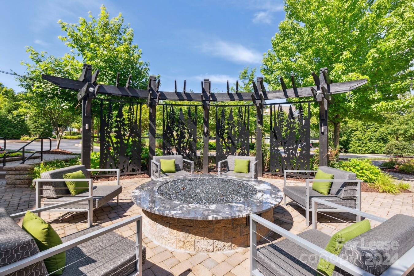 Asheville, North Carolina 28805, United States, 1 Bedroom Bedrooms, ,1 BathroomBathrooms,Residential,Active,56430