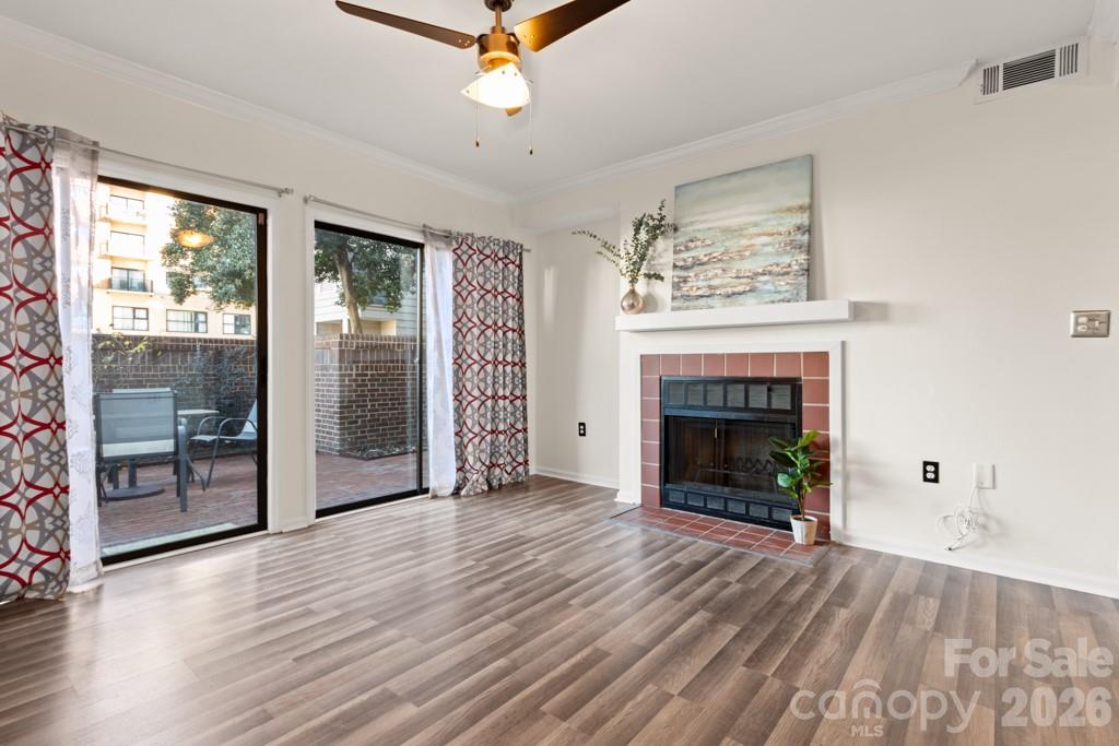 212 W 10th Street