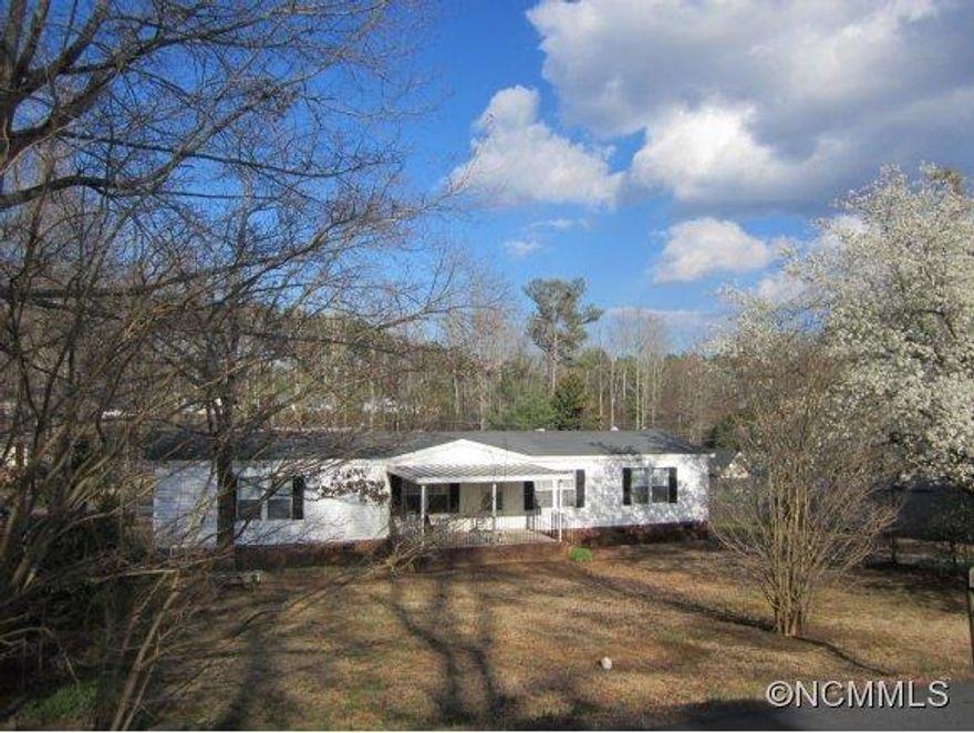 Spacious and Open Mobile Home on a permanent Brick Foundation. Home sits on a street to street lot. 3 BR and 3 Full Baths - 2 Master Suites. Vaulted ceilings in the Living Room & Den combined with an open floor plan makes a great place for entertaining guests! Separate Dining Room, Laundry Room.  Workshop out back provides extra storage!!  Financing Available!! Call Agent with questions.