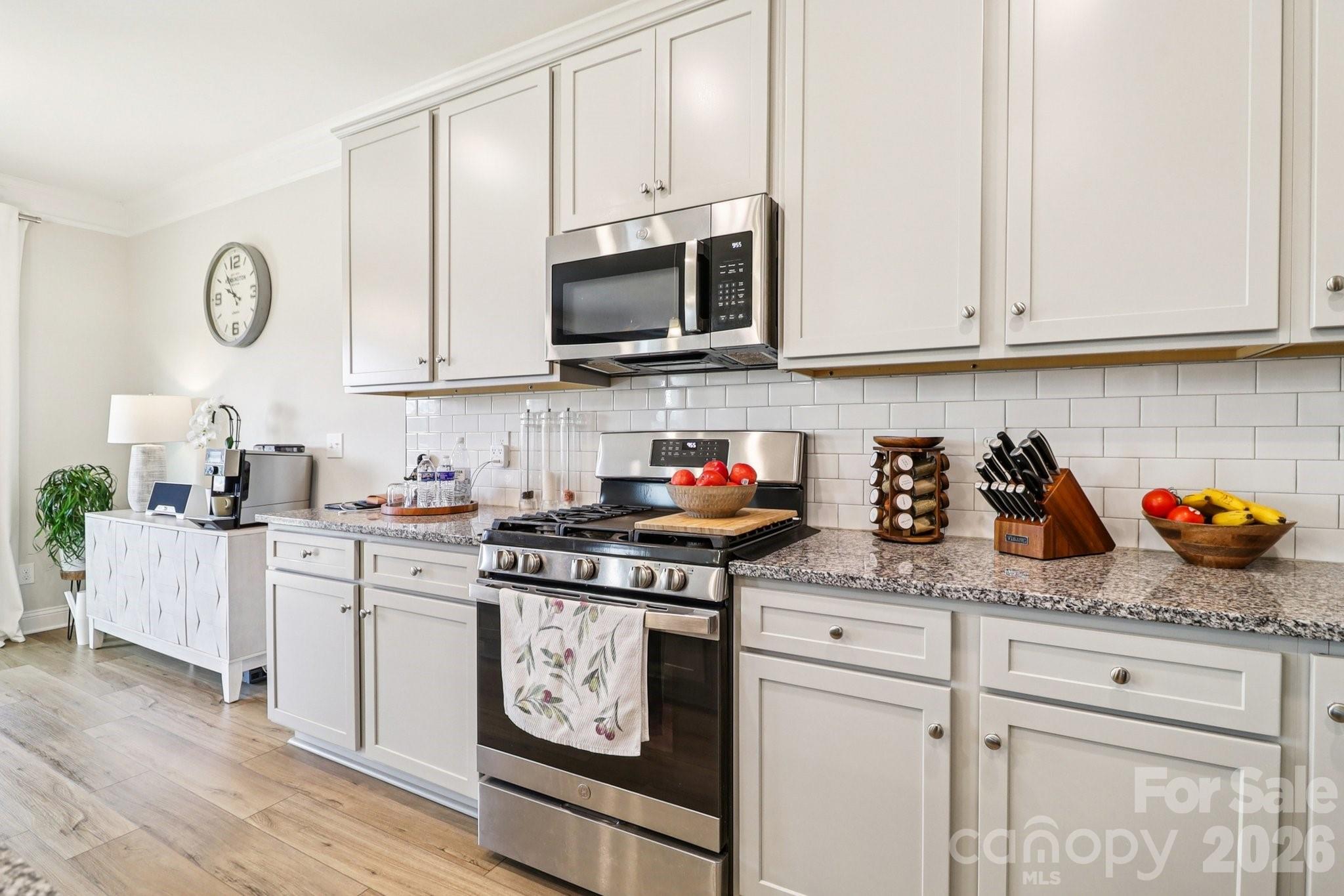 369 Stillington Street