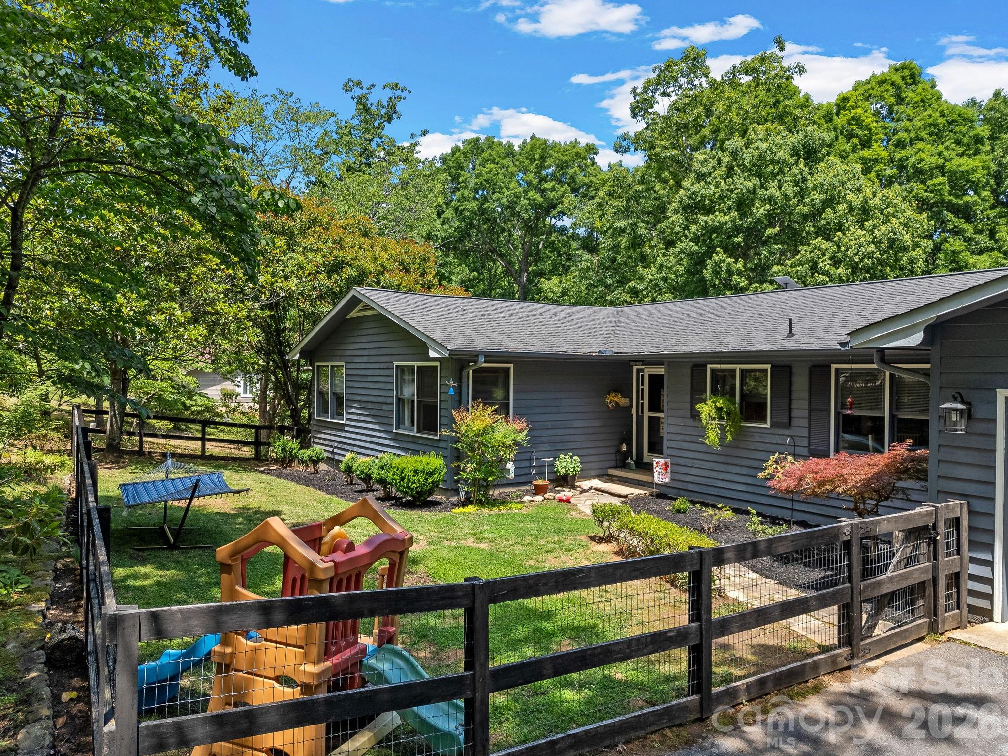 707 Dogwood Trail
