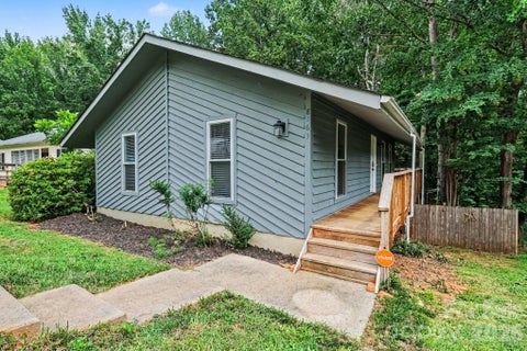 Photo of 8163 Walnut Creek Lane, Charlotte, NC 28227 (MLS # 4418809)