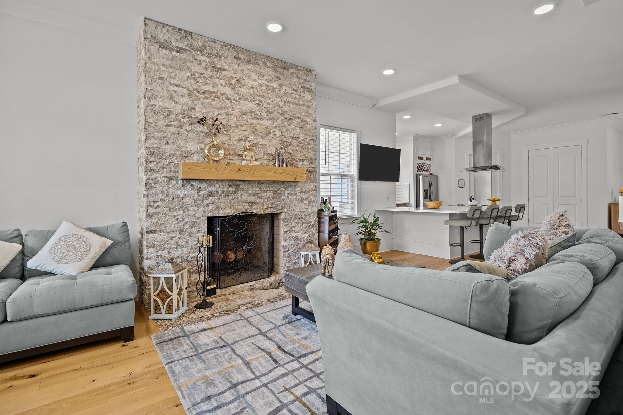 2117 Middlebridge Court