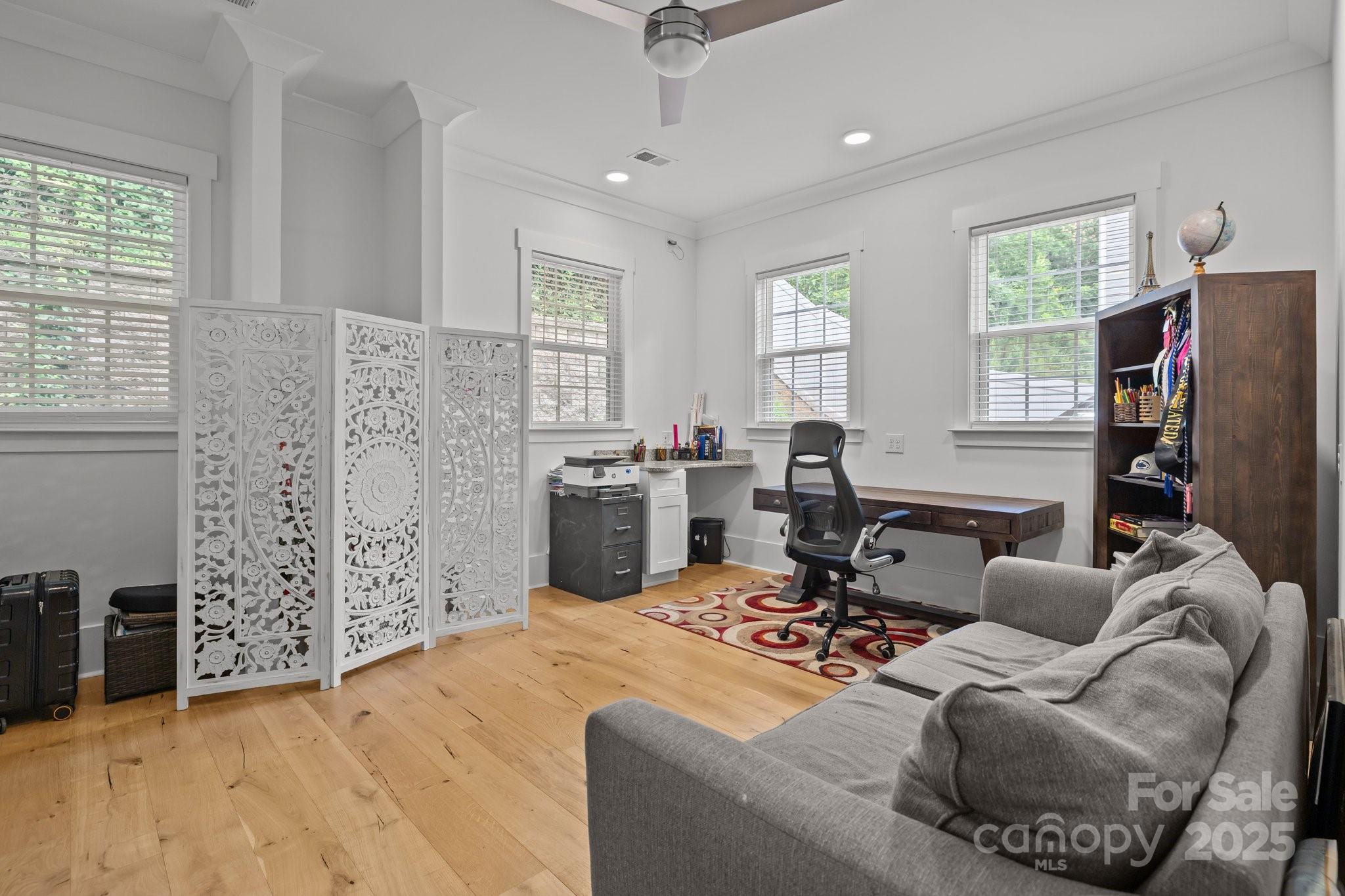 2117 Middlebridge Court
