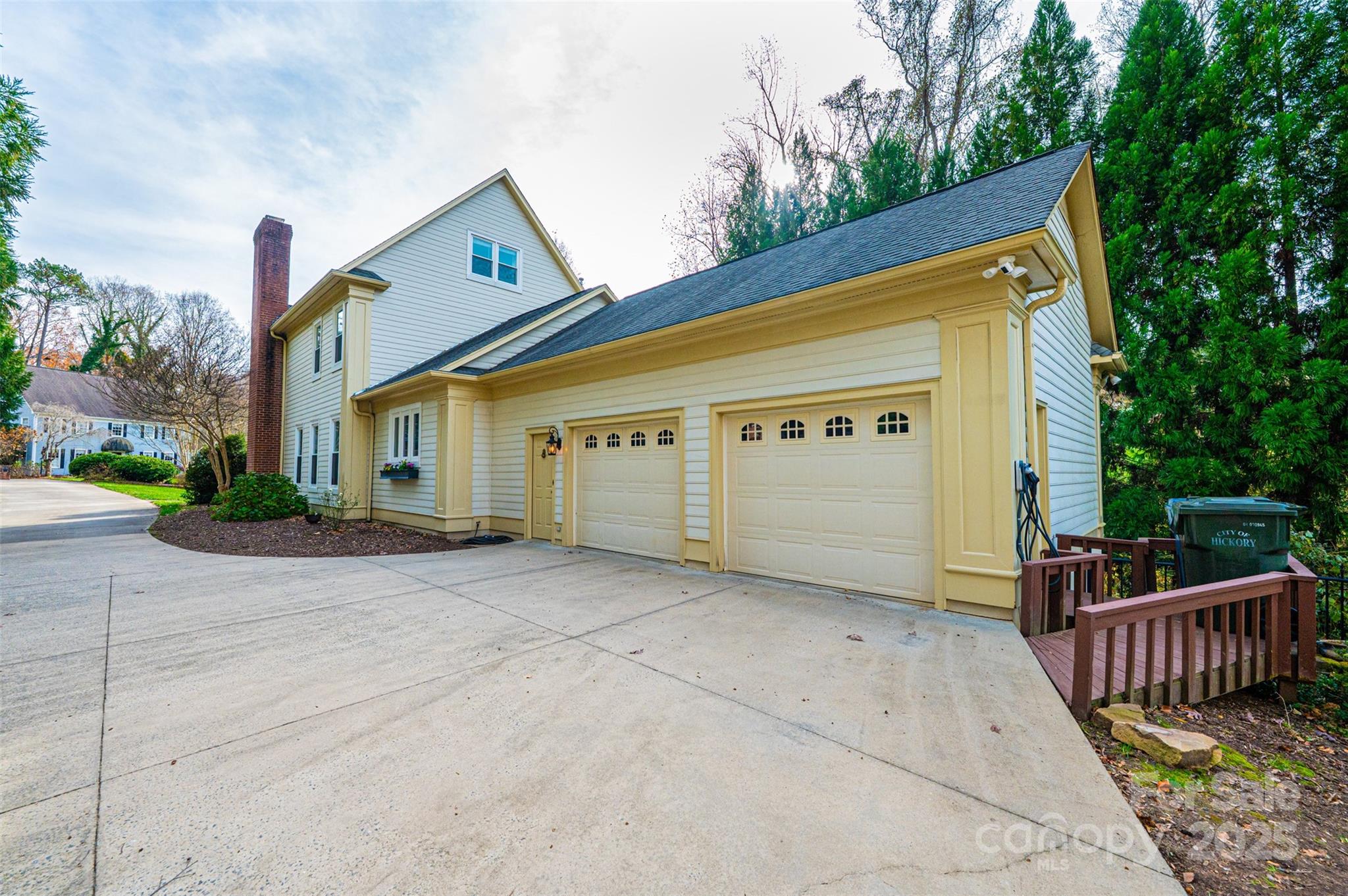 560 20th Avenue Court NW