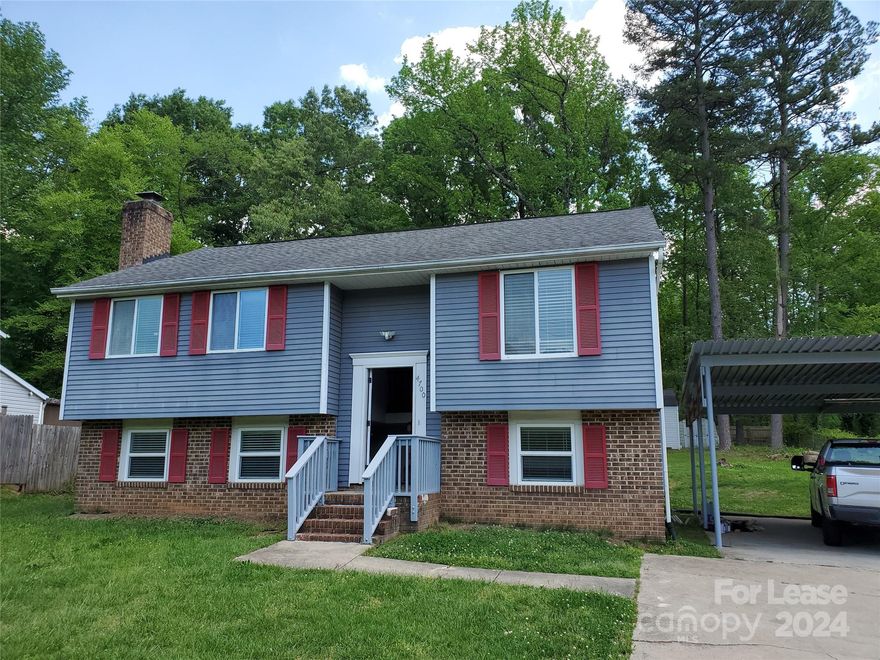 ***This property has been leased.***5 BEDROOM 3 BATH HOME IN CARRIE HILLS, SPLIT FOYER HOUSE HAS ELECTRIC HEAT PUMP AND CENTRAL AIR.  UPPER LEVEL HAS LARGE LIVING ROOM LEADING TO A COMBINATION KITCHEN/DINING ROOM WITH A LARGE PARTIALLY COVERED DECK OVERLOOKING THE REAR YARD.  THE UPPER LEVEL ALSO HAS MASTER BEDROOM AND ADDITIONAL BEDROOM ALONG WITH TWO BATHROOMS.  THE BASEMENT LEVEL HAS A LARGE DEN ALONG WITH 3 ADDITIONAL BEDROOMS AND A FULL BATHROOM ON THIS LEVEL.  BASEMENT LEVEL HAS ACCESS TO THE REAR YARD VIA AN EXTERIOR DOOR UNDERNEATH THE UPPER PORCH.  LARGE BACK YARD HAS TWO STORAGE BUILDINGS.  THERE IS A 2 CAR CARPORT BESIDE THE HOUSE.  NEIGHBORHOOD PARK IN CLOSE PROXIMITY TO THE RESIDENCE ALONG WITH RIBBONWALK NATURE PRESERVE.