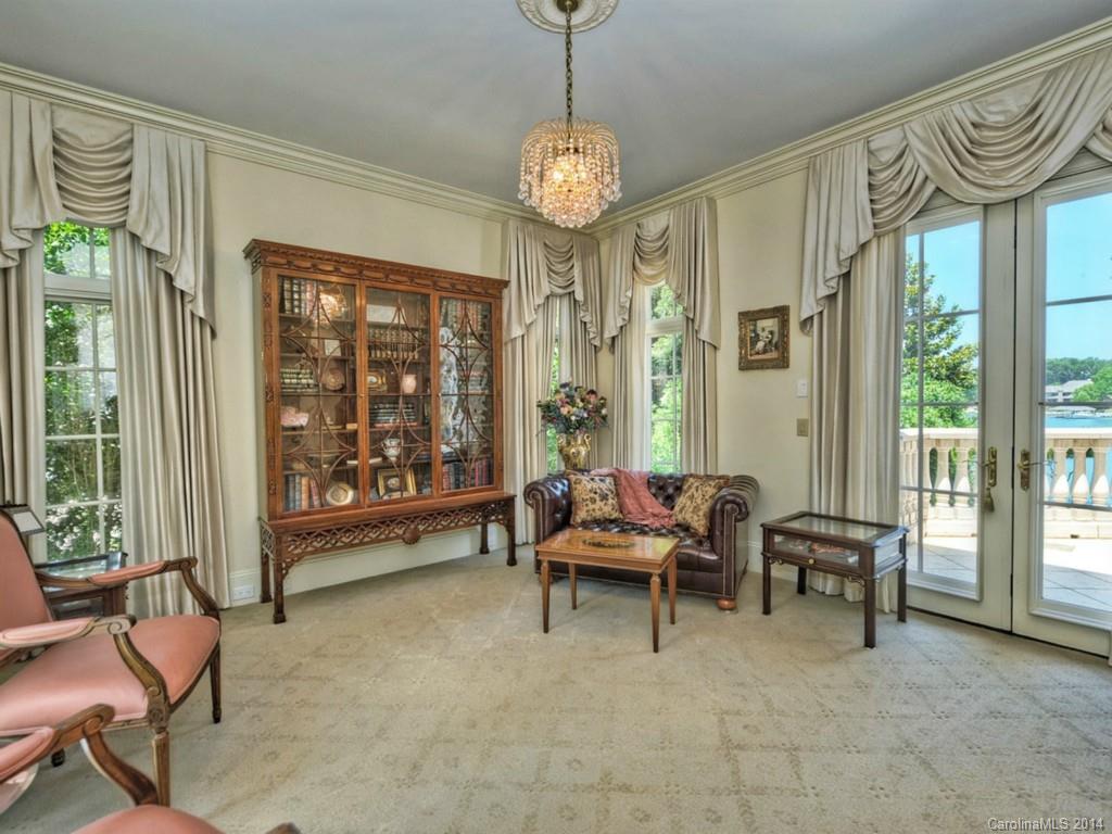 The Peninsula - Residential