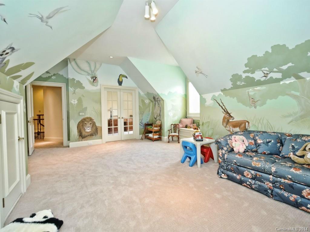 The Peninsula - Residential