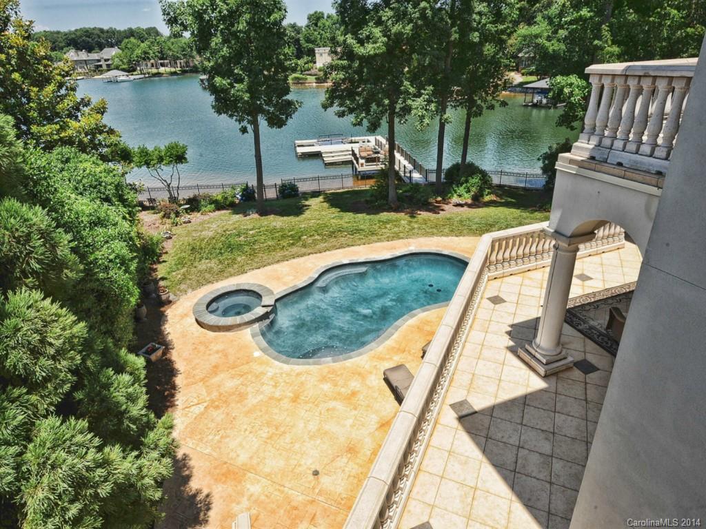 The Peninsula - Residential