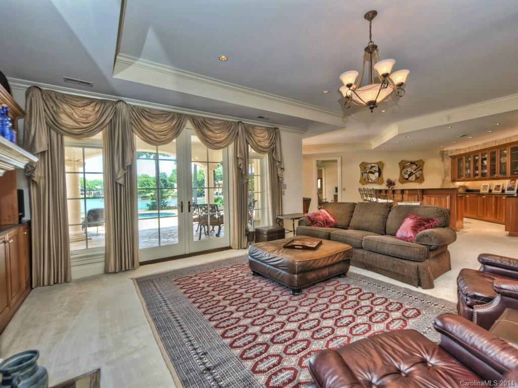 The Peninsula - Residential