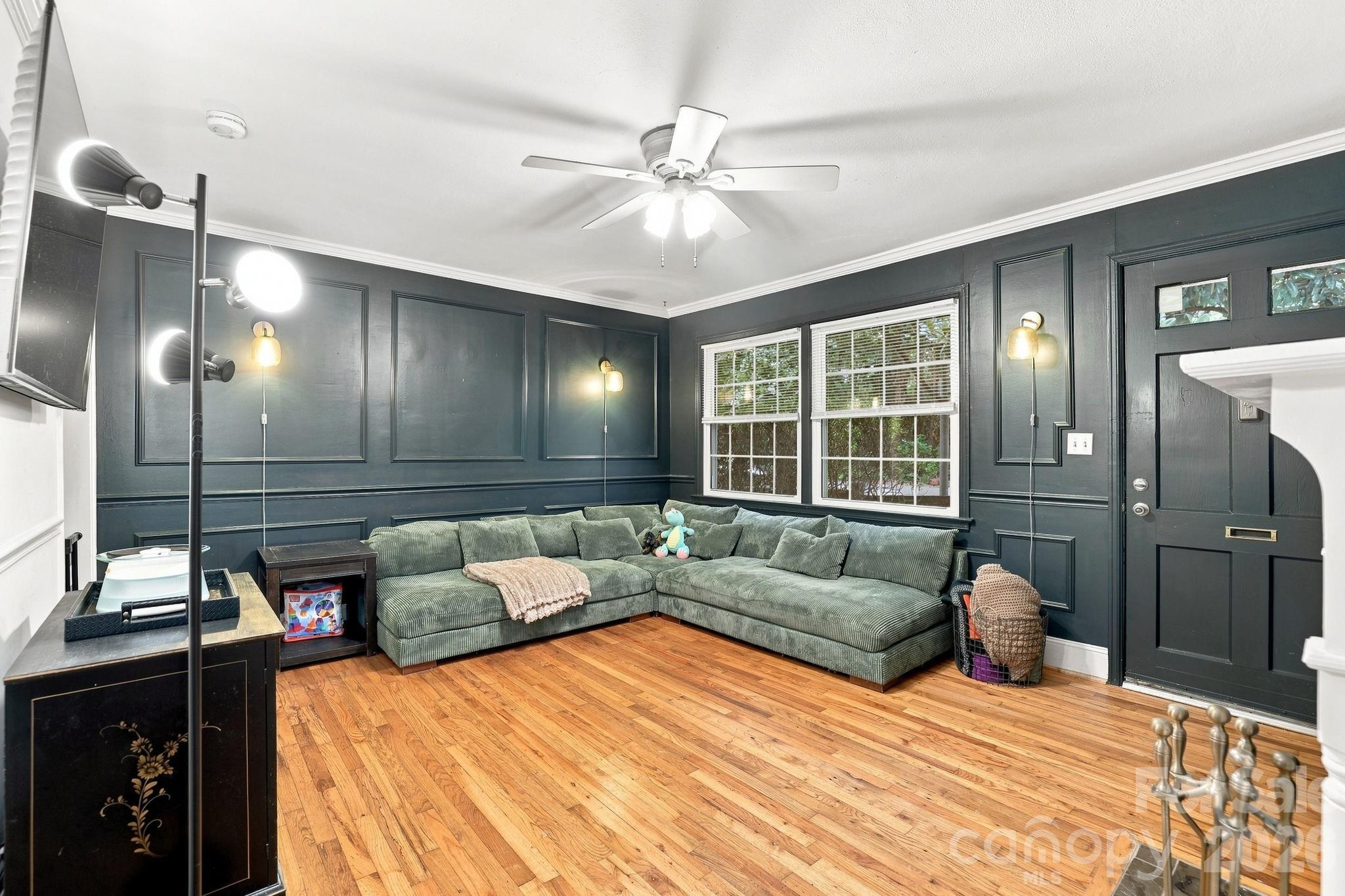 200 N Laurel Avenue 15B