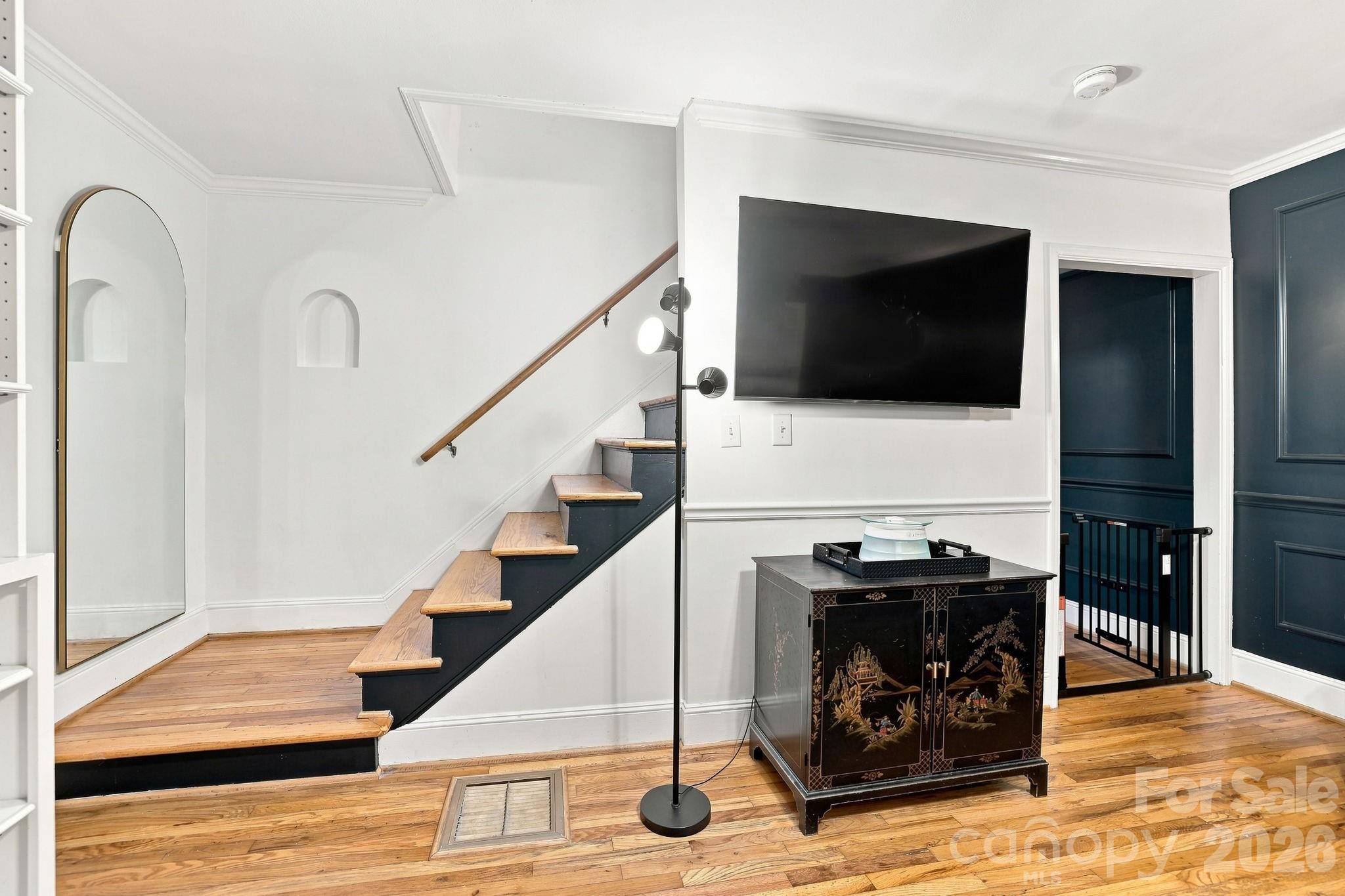 200 N Laurel Avenue 15B