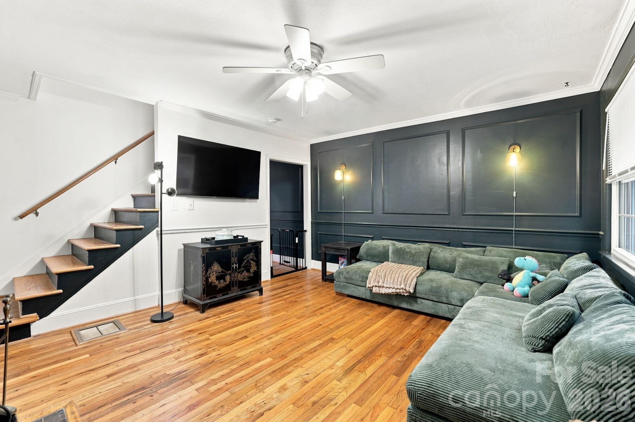 200 N Laurel Avenue 15B