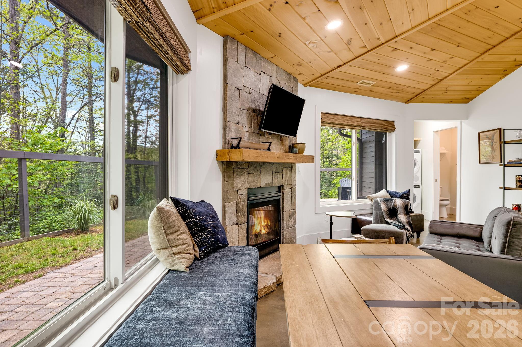 Laurel River Crossing - Residential