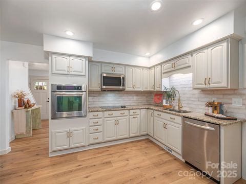 93 Cresthaven Drive Clyde NC 28721