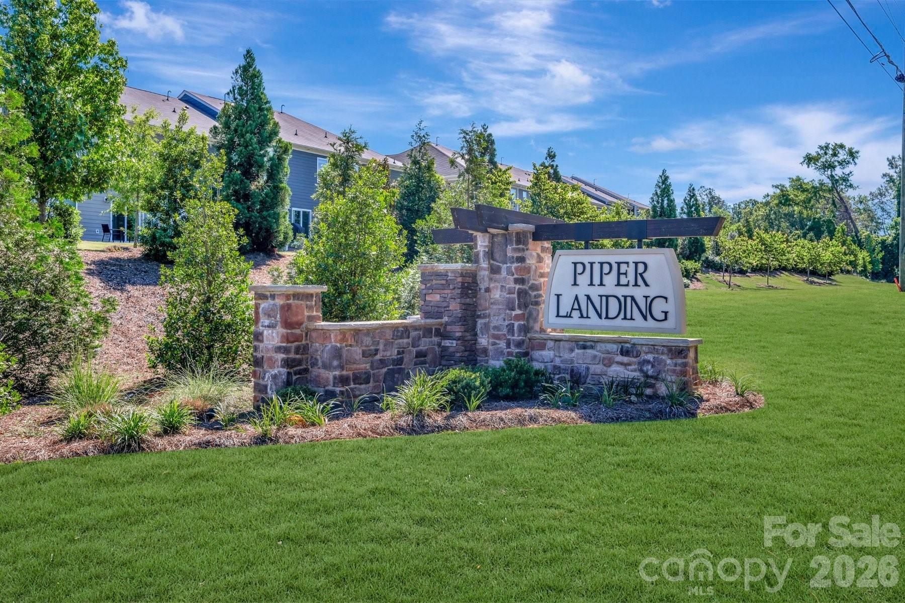 789 Kitfox Drive NW