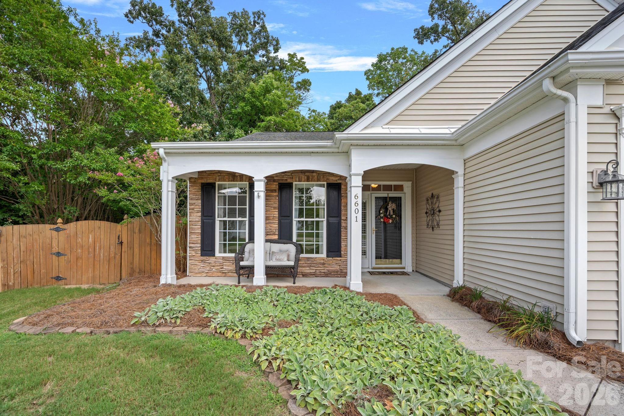 6601 Warbler Wood Court
