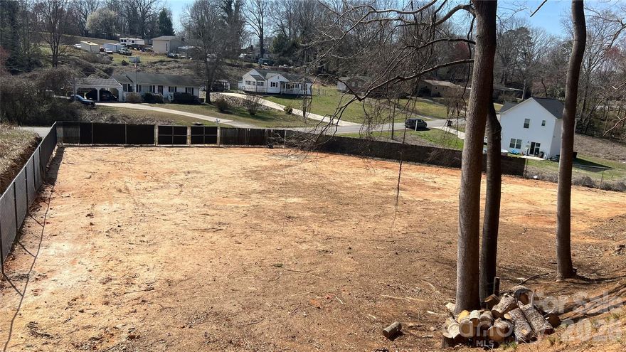 Prime Commercial Opportunity in Gastonia Corridor
Exceptionally positioned lot offering maximum visibility and immediate utility. This site features a ready-to-use parking area, making it an ideal acquisition for owner-occupants or investors looking for a high-traffic location. With favorable zoning and proximity to major Gastonia arteries, this is a strategic "plug-and-play" asset for your next business venture.