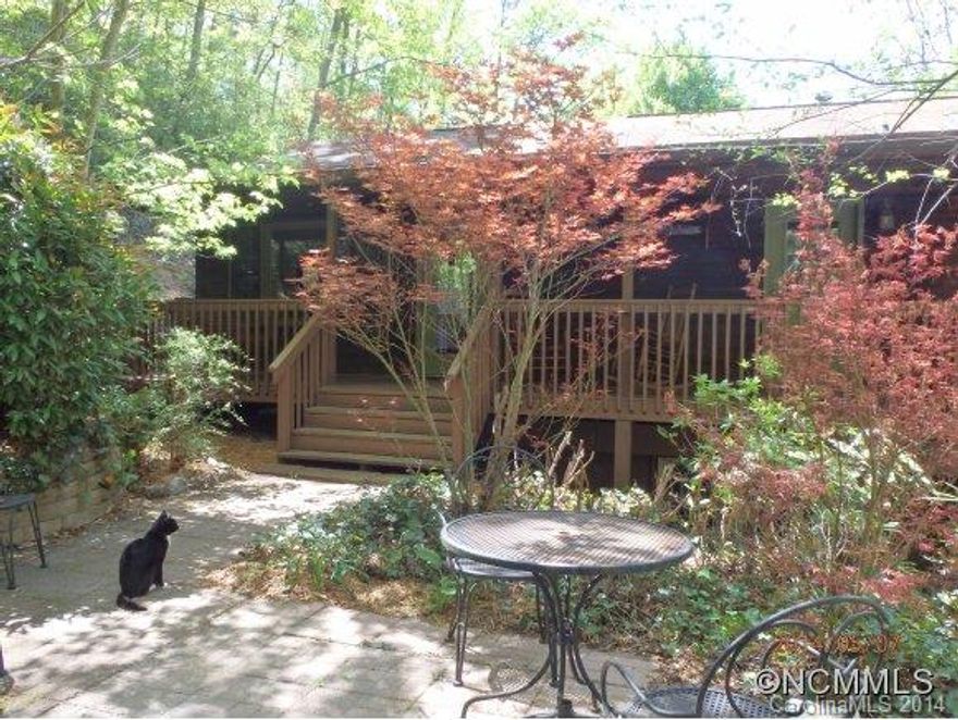 Updated & well maintained split level home with master upstairs & 2 bedrooms downstairs. New cabinets & granite in kitchen, skylights in master bath & living room, some new windows, refinished hardwood flooring, large walkin closet in master, jacuzzi tub with heater. Winter views of Mt. Pisgah & hardwoods for summer privacy. 3 bdrm. septic permit, however, bonus room in basement could be used as 4th bedroom, rec room or workshop. USDA eligible.