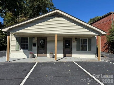 Photo of 820 2nd Avenue SW, Hickory, NC 28602 (MLS # 4429925)