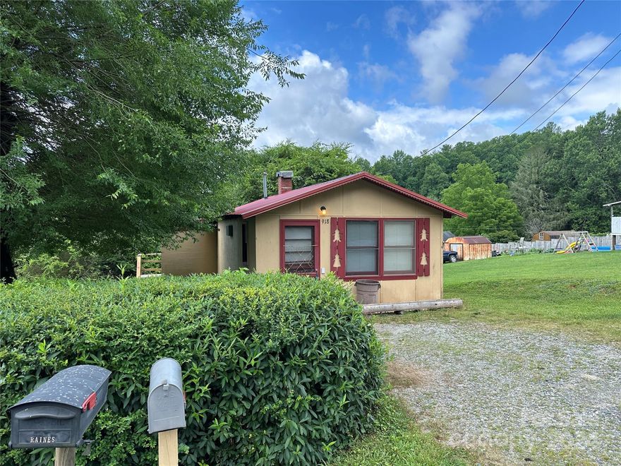 Investors note: EXTRA LOT ADDED TO THIS LISTING. When was the last time you saw a home in the city limits of Brevard with a great ROI as a rental? This is a rare opportunity to own a great investment property. 1 bedroom, 1 bath, large deck, and a great price! *EDIT: the MLS listing is changed to include the vacant lot with frontage on Kilpatrick St and the price is changed to reflect that. This is a very short distance from the Brevard bike path, the King Street Happenings of the Lumberyard district, and even downtown. This is a cash-only property