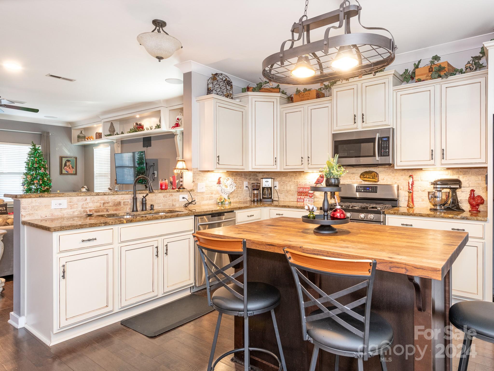 The Oaks At Mcilwaine - Residential