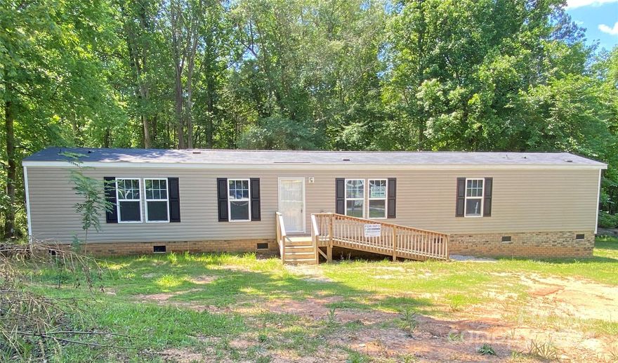 2020 Clayton singlewide manufactured home. Spacious 72' x 16' home with 3 bedrooms & 2 bathrooms. 1152 square feet split bedroom plan. Open design with family room and kitchen with center island. Appliances include electric range with hood, dishwasher, & Refrigerator. Primary bedroom features ensuite bath and walk-in closet. Laundry hook-ups in the home. Deeded .64 acre lot. Brick underpinning, with front steps and ramp. Limited traffic neighborhood just off Sutton Road. Terrific Fort Mill schools. Financing available from Vanderbilt Mortgage & Finance, Inc.