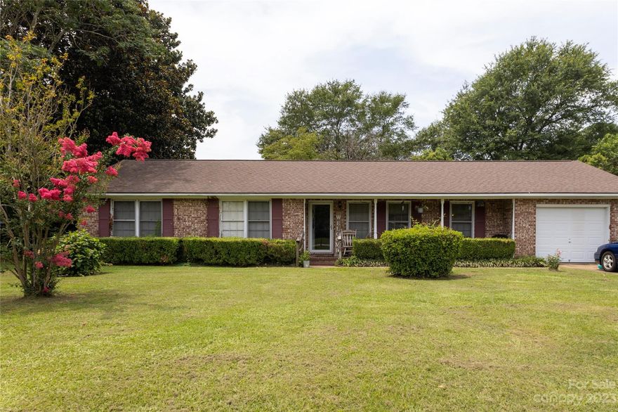 Looking for a home right in the heart of Sumter? Here's your chance! Welcome to 908 Trailmore Circle located in the Twin Lakes Community. This home features a ranch style layout with 3 bedrooms and 2 full bathrooms including an ensuite in the primary bedroom. Enjoy the newly updated kitchen including new granite countertops, floors and new cabinets with a partial updated granite backsplash above the sink. Take a journey outside to the fully fenced backyard that includes multiple fruit trees. The water heater has recently been replaced in the past year. The roof is about 7 years and the HVAC system is about 5 years. Don't miss out on this opportunity to own this gem of a home!
Please allow 48 hour notice prior to scheduling a showing.
