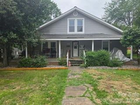 Photo of 427 E Mills Avenue, Mooresville, NC 28115 (MLS # 4391843)
