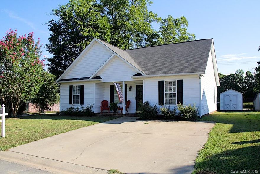 All you need to call this one “home” are your belongings! This 3bd 2ba home is 100% MOVE IN READY! Come see the warm faux wood floors, vaulted ceilings, and open floor plan today! The owners suite has a large walk-in closet and fresh paint in the bathroom. Newer SS stove and dishwasher will convey. Minutes for I-77 and steps from downtown Rock Hill this one is perfect for someone buying their first or last home.