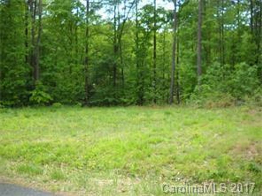 Nice wooded lot very close to the lake.  Ready for you to build your new home!!