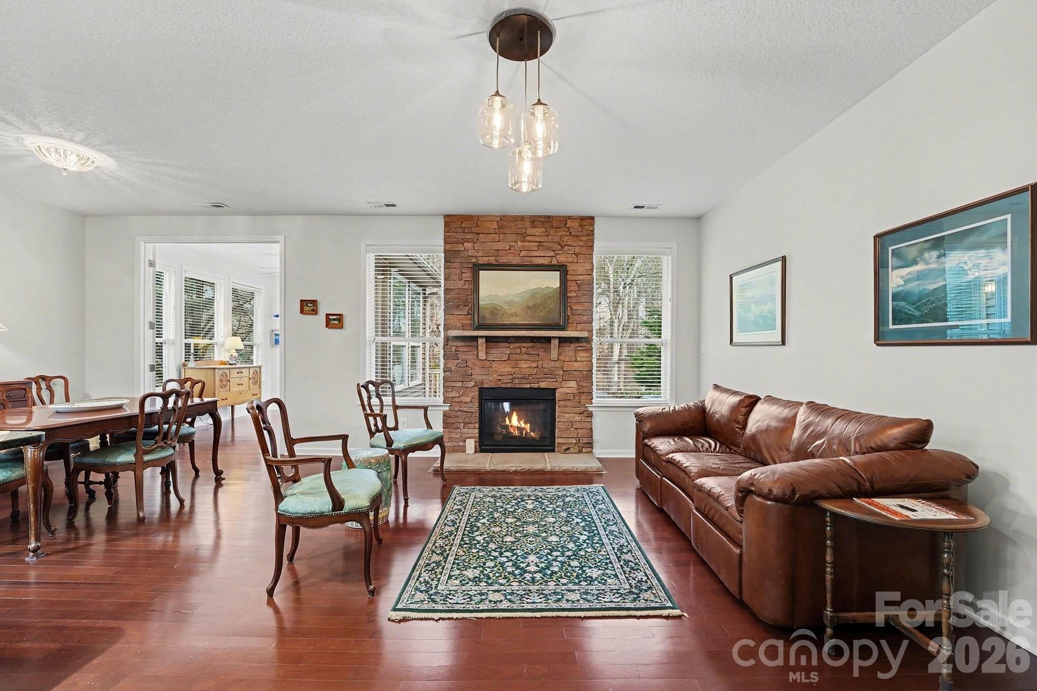 2539 Botanical Court NW