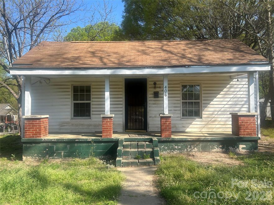 GREAT Opportunity to completely renovate this older home on corner lot. Loads of potential to expand. Near Downtown Mooresville and I-77.