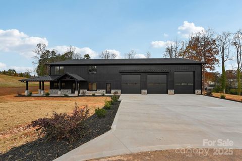 121 Winners Circle Mooresville NC 28117