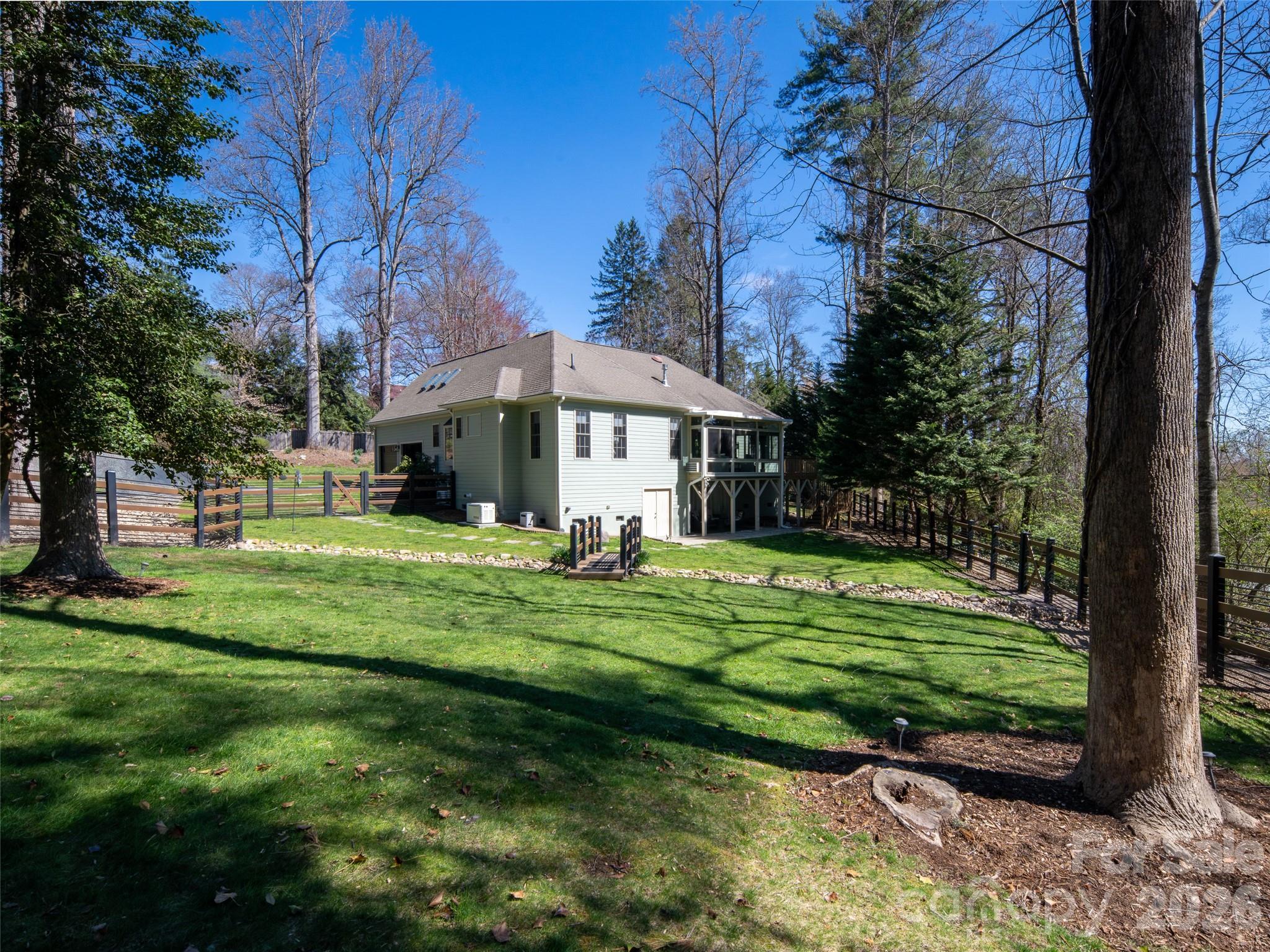 1916 Laurel Park Highway