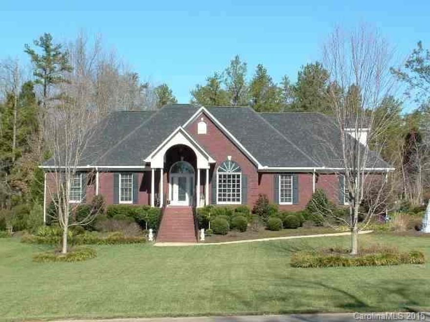 Great Subdivision! Large lot, cul de sac, 4 bedroom w/ large bonus room. Open floor plan with private setting.  Refrigerator and washer/dryer will remain.