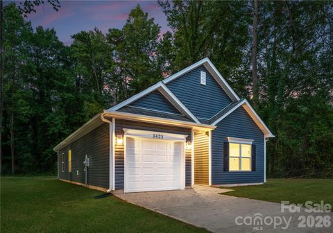 Photo of 7007 Frye Place, Charlotte, NC 28269 (MLS # 4378960)