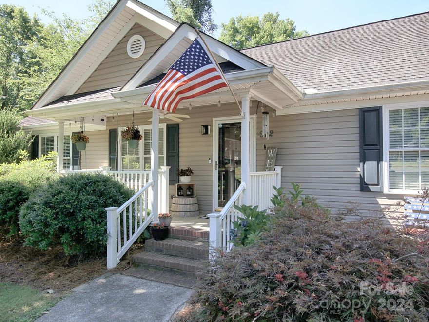 Welcome home to 672 Journey st, come inside and admire the open living space, kitchen and living room are combined to make entertaining easy!  There is also a bonus quiet space of the kitchen to entertain which opens up to the fenced backyard, with new grilling area and a awesome screened  space to hang out to watch football or what ever you like, there is also a firepit in the backyard...! Backyard extends beyond the fence...Let's go back to the inside, primary bedroom offers a vaulted ceiling and private ensuite! There are updated fixtures throughout along with LVP flooring! 12 month home warranty included with America's Preferred Home Warranty also, $5000 in seller concessions with acceptable offer.