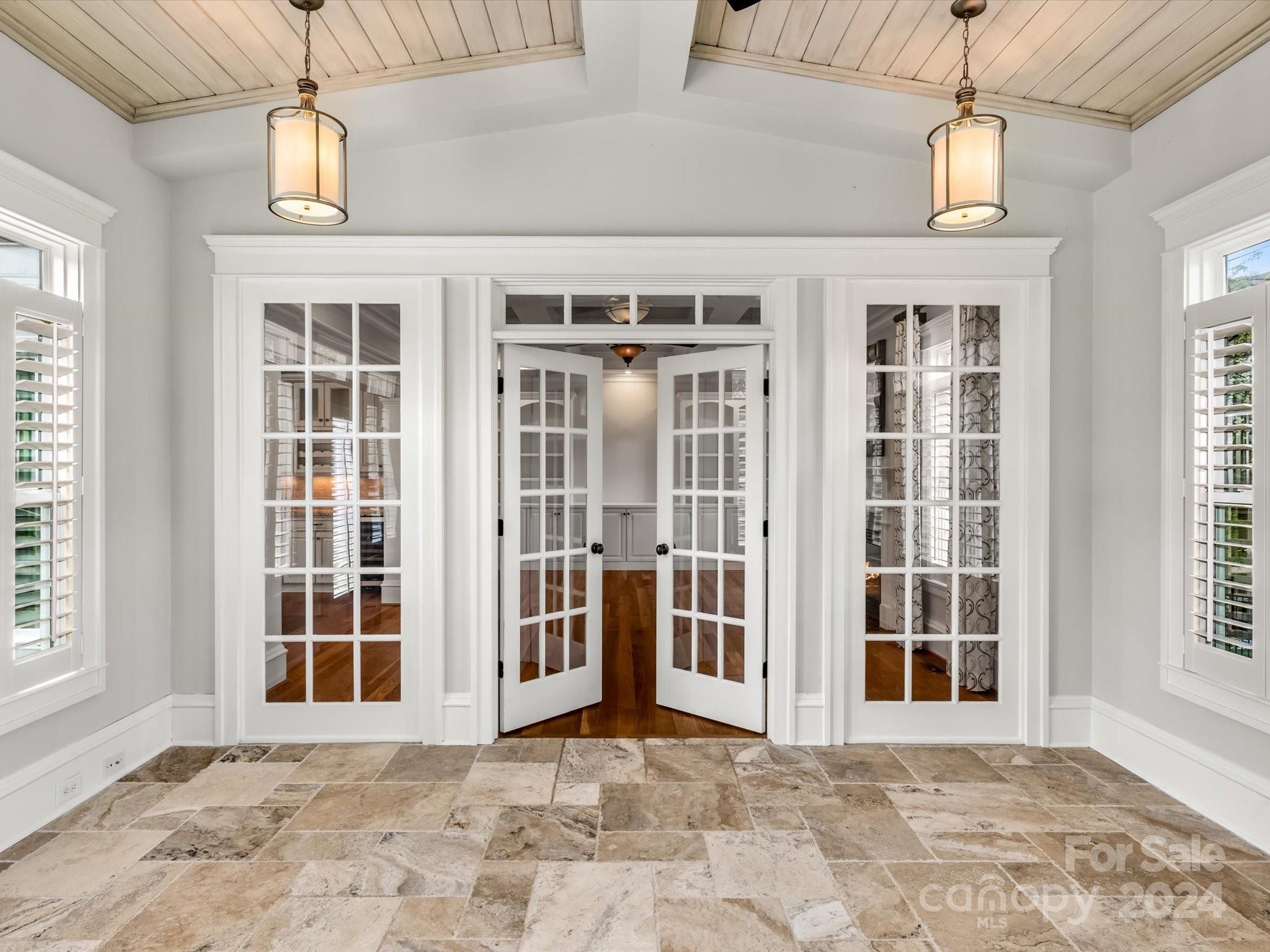 The Peninsula - Residential