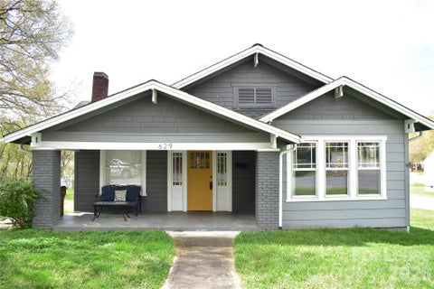 Photo of 629 N Cedar Street, Lincolnton, NC 28092 (MLS # 4413438)