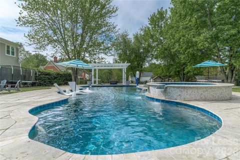 Photo of 16647 Greenfarm Road, Huntersville, NC 28078 (MLS # 4373035)