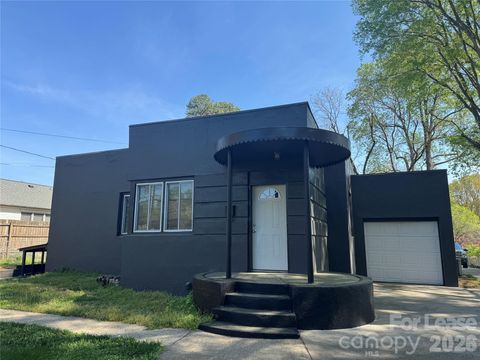 Photo of 418 W Charlotte Avenue, Mount Holly, NC 28120 (MLS # 4364135)