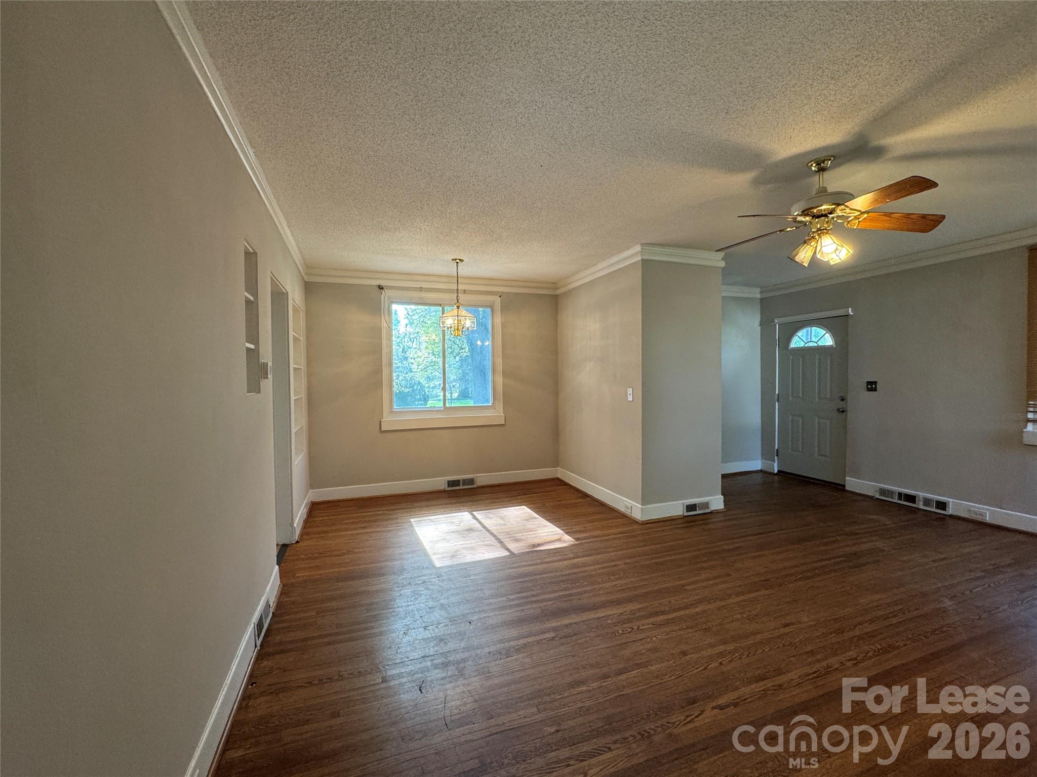 418 W Charlotte Avenue