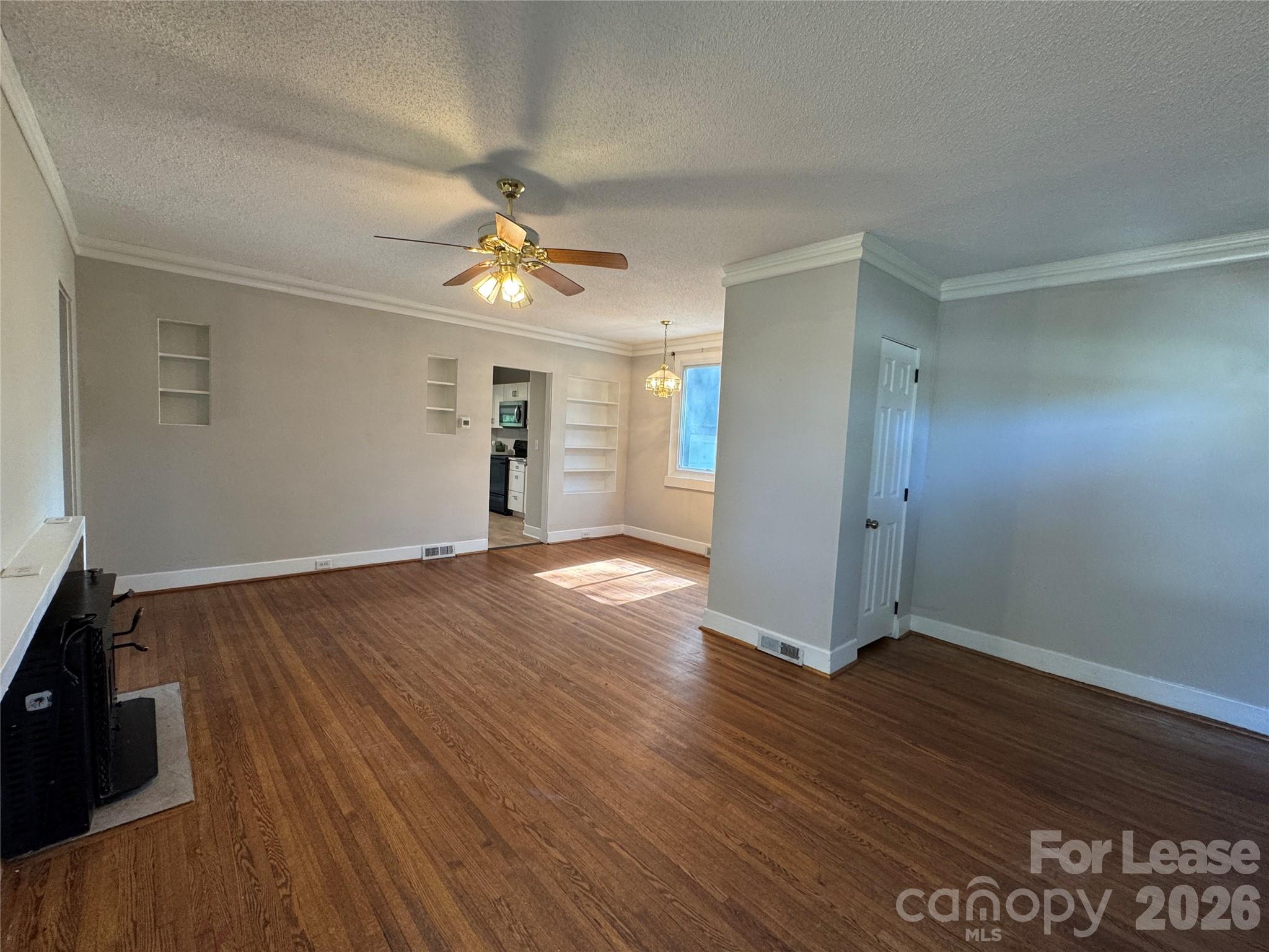 418 W Charlotte Avenue