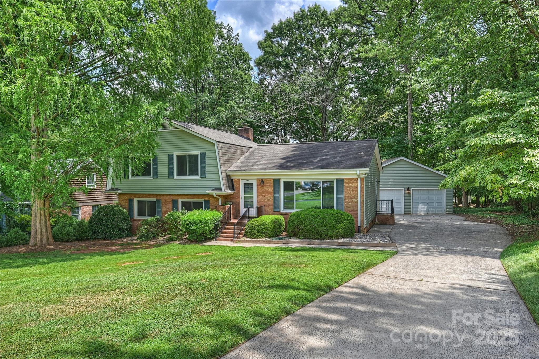 302 Wilcrest Drive