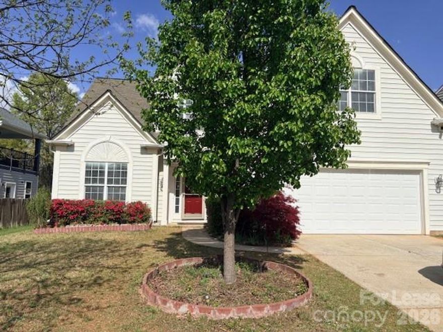 Freshly painted 2 story house in a very desirable neighborhood of Willowmere. Updated kitchen and bathrooms, stainless steel appliances and all hardwood floors are some of its outstanding features. The house has a ton of natural light and there are ceiling fans in every room. Bonus room can easily be used as a fourth bedroom. You will not be disappointed with this home.