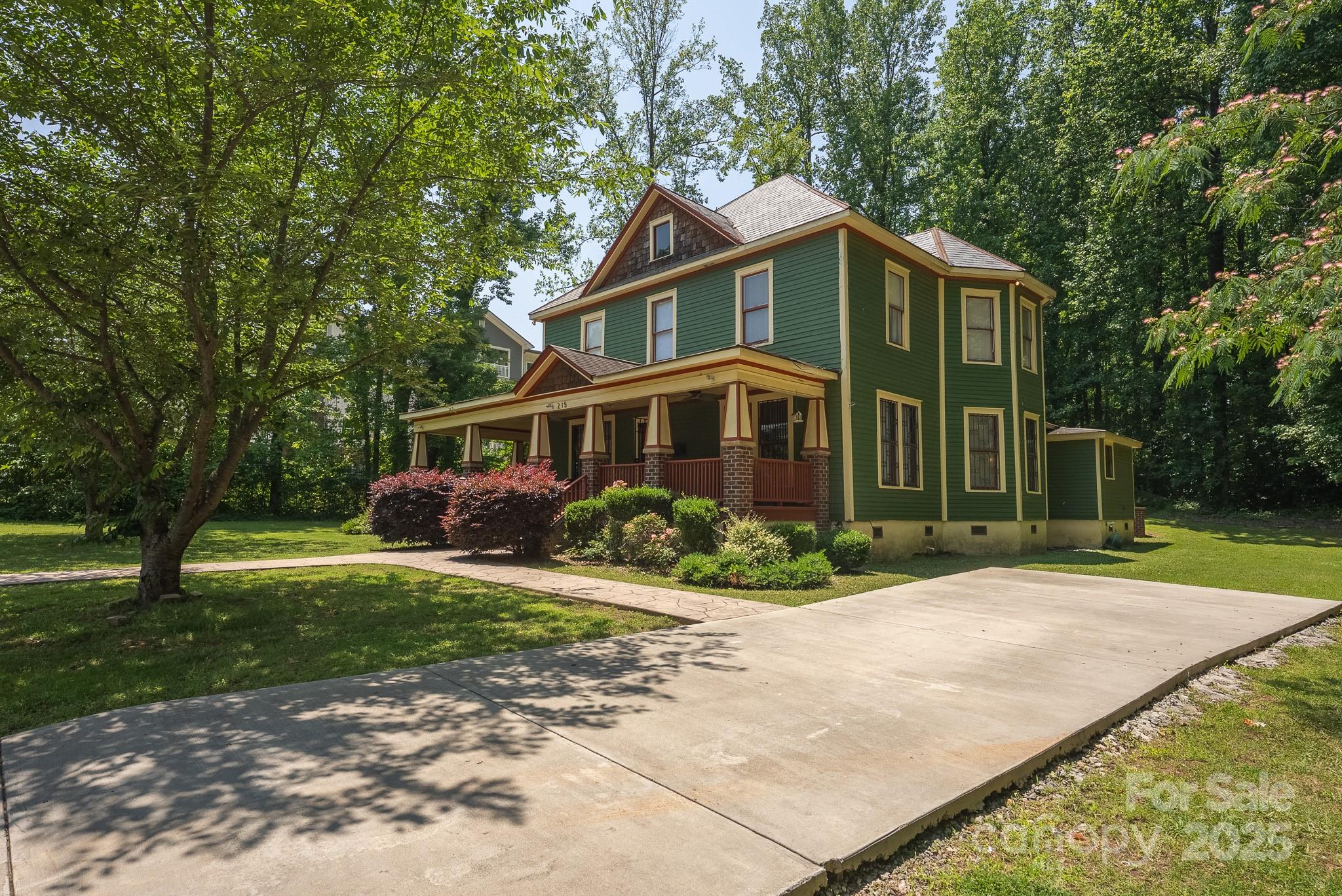 215 W Eastway Drive Drive